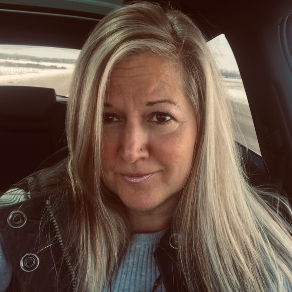 Meet your Posher, Gwen - Picture 1 of 1